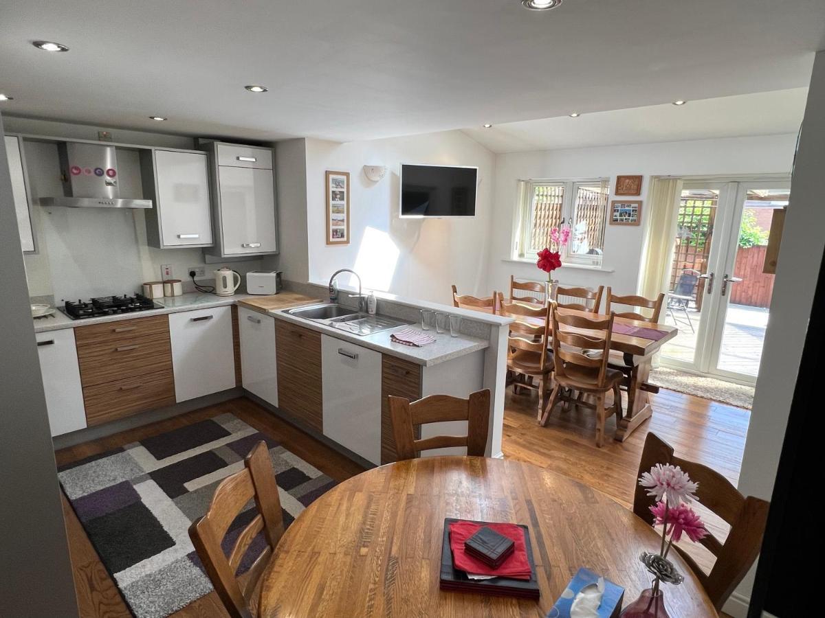 Simply Stunning 2 Bedroom Home With Parking Space Nottingham Esterno foto